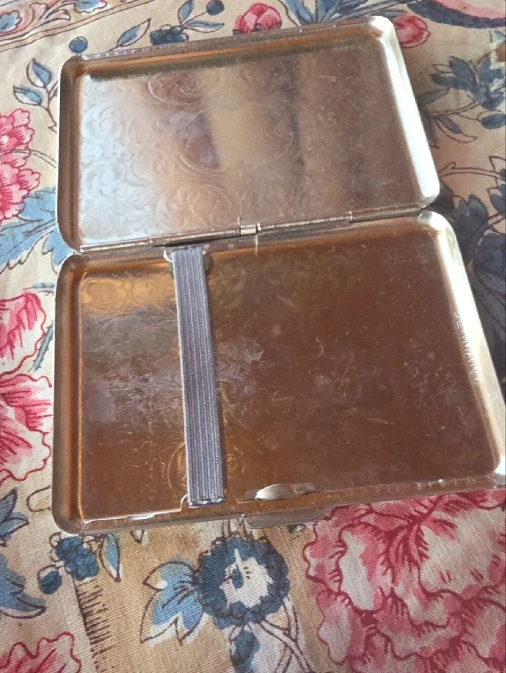 Vintage Embossed German  Silver Toned  Decorative Scrolled Card Case Snap Close